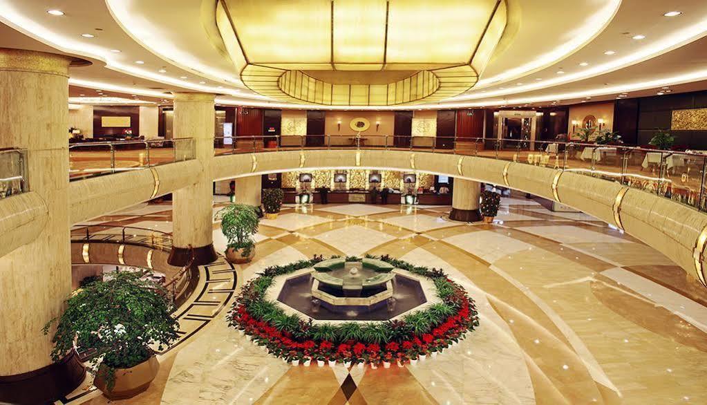 Empark Grand Hotel Чунцин Екстериор снимка