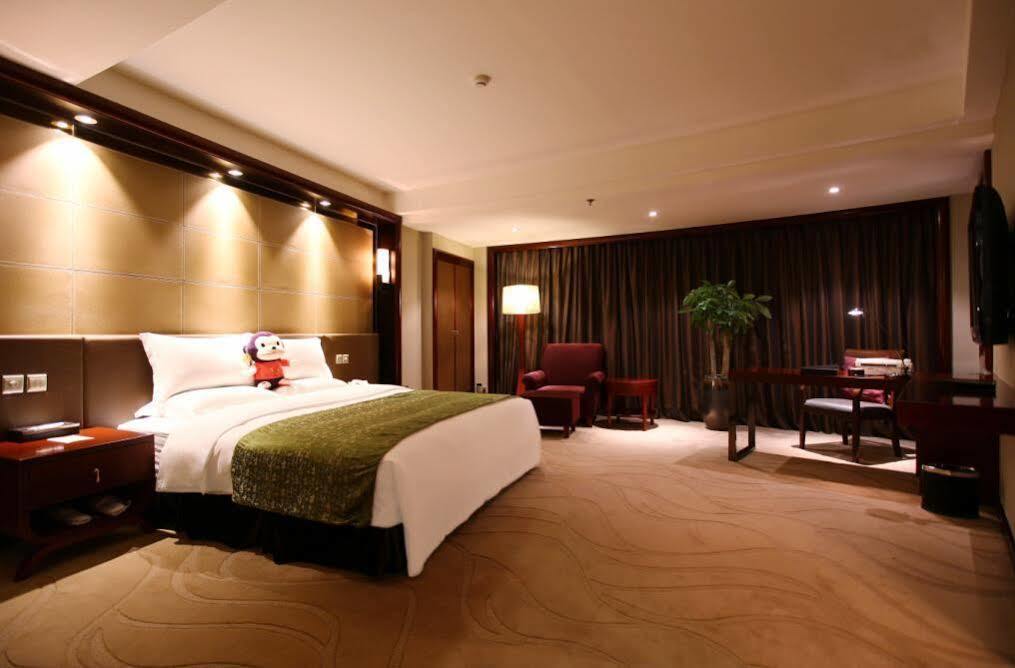 Empark Grand Hotel Чунцин Екстериор снимка